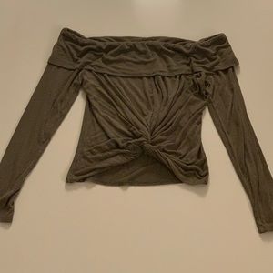 Long sleeve off the shoulder knot crop top